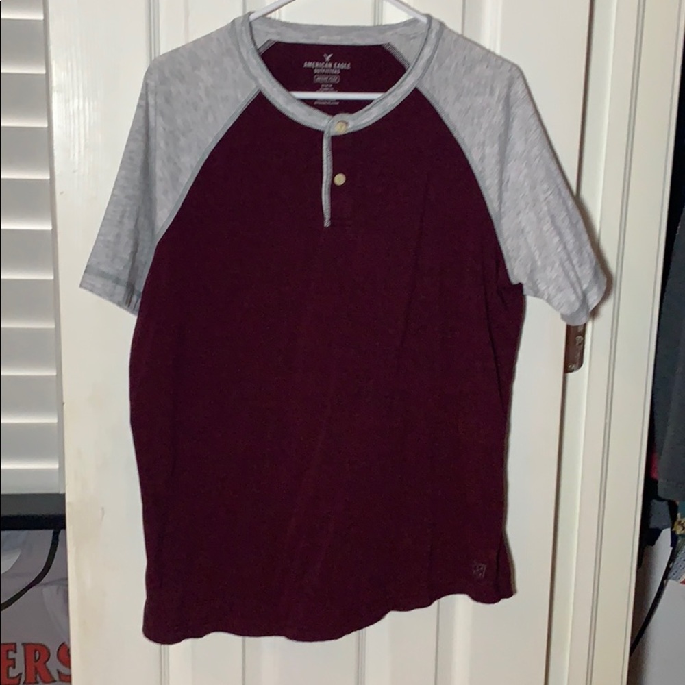 American Eagle active flex button T shirt